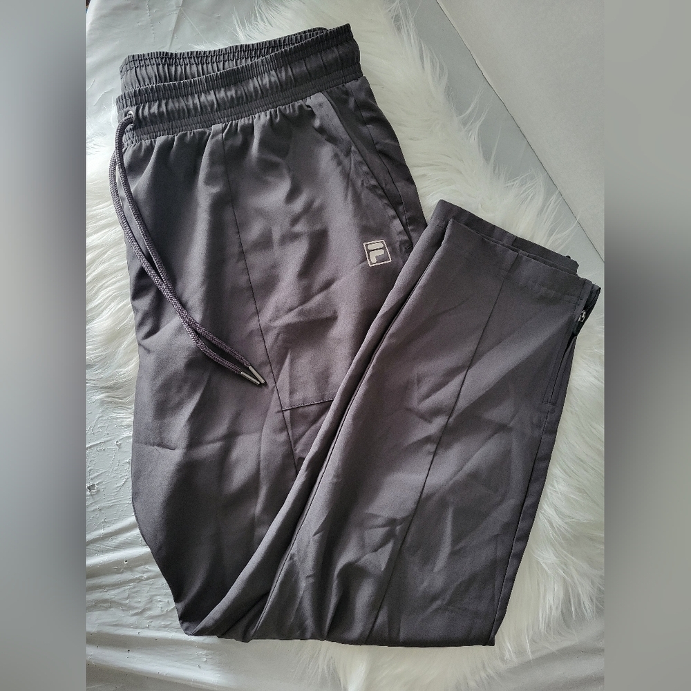 Fila Men  Gray Sweatpants with Elastic Waistband, Size XL (34)